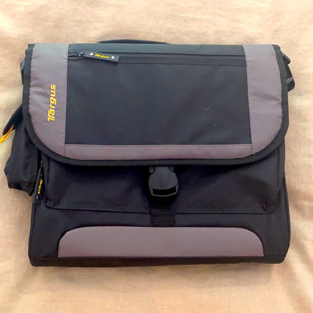 Targums slim computer sleeve briefcase, new